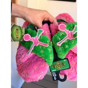 NWT 9/10 Wicked Defying Gravity pink and‎ green Elfaba Disney Slippers